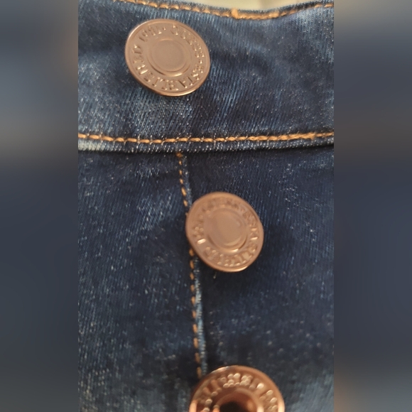 Guess Jeans - Picture 9 of 10